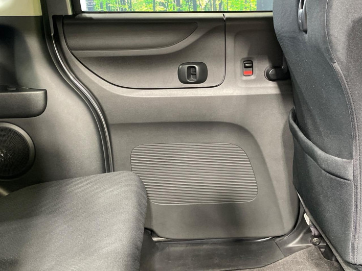 2013 Honda N-BOX CUSTOM DBA-JF1 (UW-6a2a2698a92b0)[27]