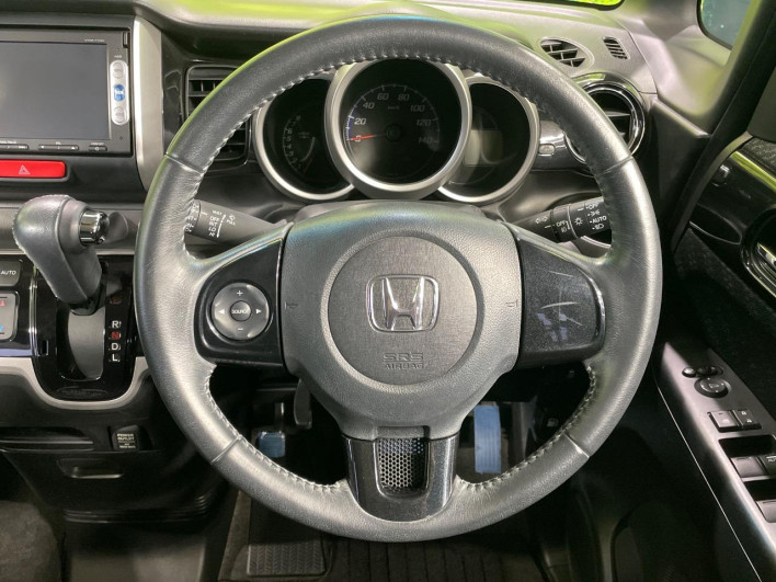 2013 Honda N-BOX CUSTOM DBA-JF1 (UW-6a2a2698a92b0)[29]