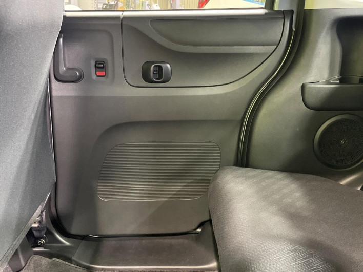 2013 Honda N-BOX CUSTOM DBA-JF1 (UW-6a2a2698a92b0)[26]