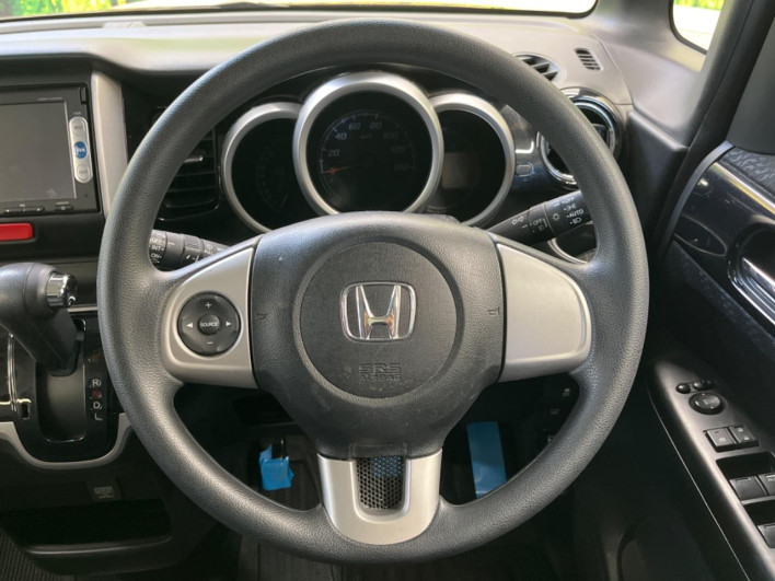 2014 Honda N-BOX CUSTOM DBA-JF1 (UW-6a2a269b49ae2)[15]