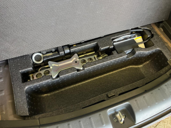 2014 Honda N-BOX CUSTOM DBA-JF1 (UW-6a2a269b49ae2)[9]