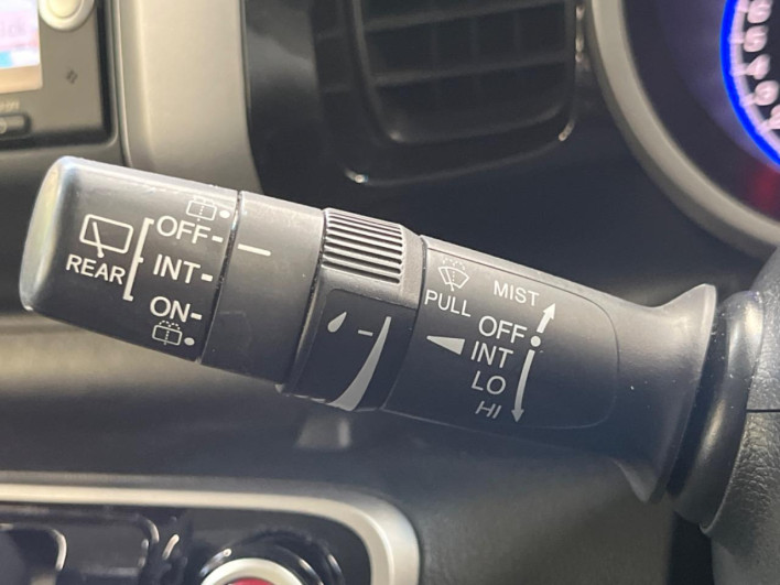 2014 Honda N-BOX CUSTOM DBA-JF1 (UW-6a2a269b49ae2)[24]