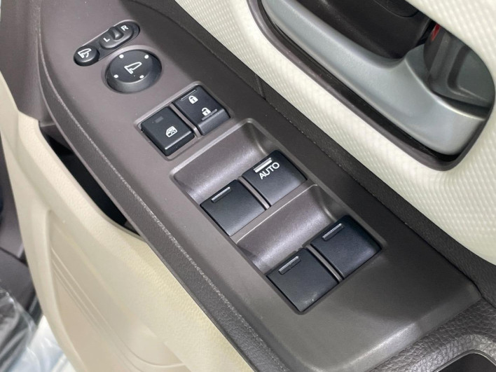 2017 Honda N-BOX DBA-JF3 (UW-6a2a269f56afc)[21]