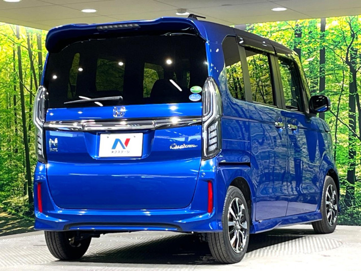 2018 Honda N-BOX CUSTOM DBA-JF3 (UW-6a2a26a0794b8)[4]