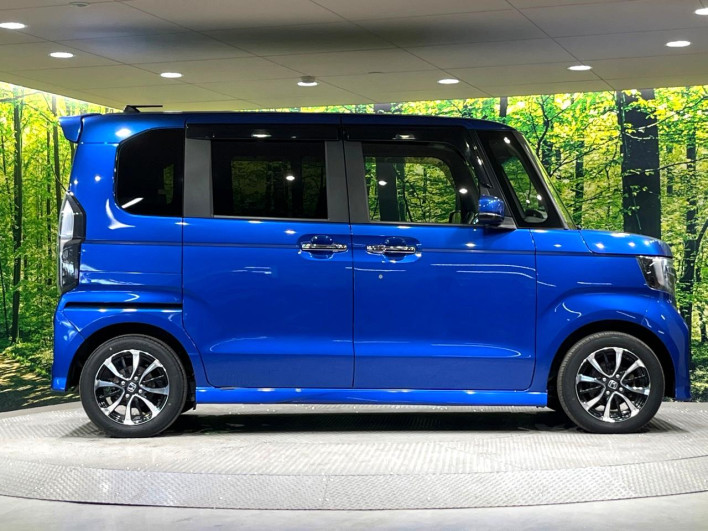 2018 Honda N-BOX CUSTOM DBA-JF3 (UW-6a2a26a0794b8)[27]