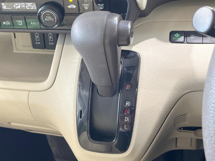 2018 Honda N-BOX DBA-JF3 (UW-6a2a26a0caed2)[25]