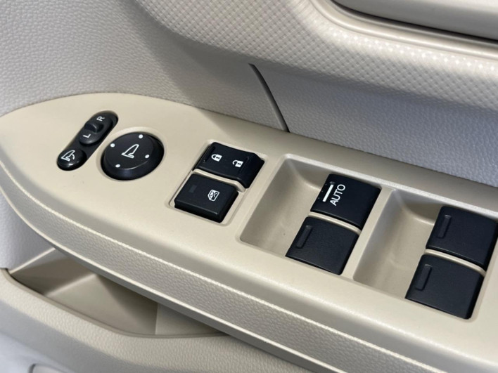 2019 Honda N-BOX DBA-JF3 (UW-6a2a26a27f61d)[14]