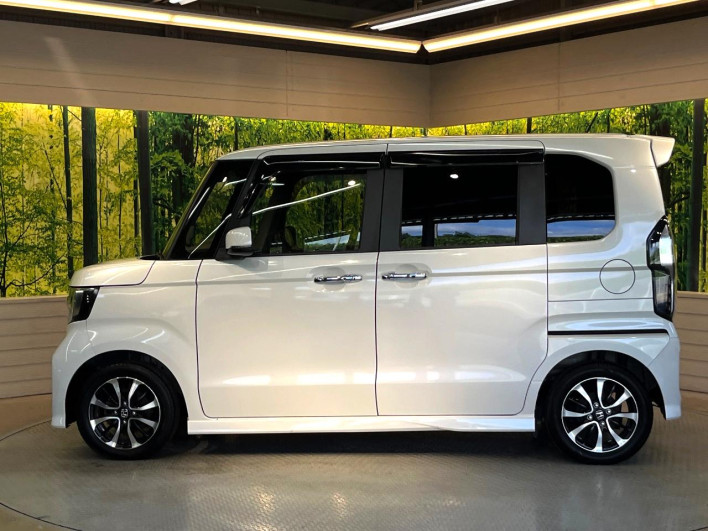 2019 Honda N-BOX CUSTOM DBA-JF3 (UW-6a2a26a324c9b)[22]