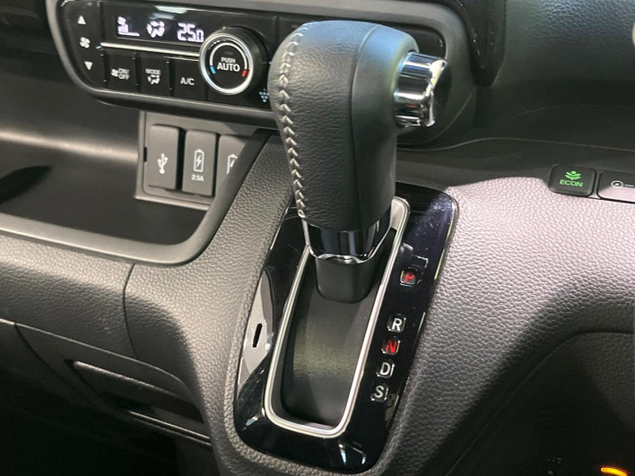 2020 Honda N-BOX CUSTOM 6BA-JF3 (UW-6a2a26a5e716a)[12]