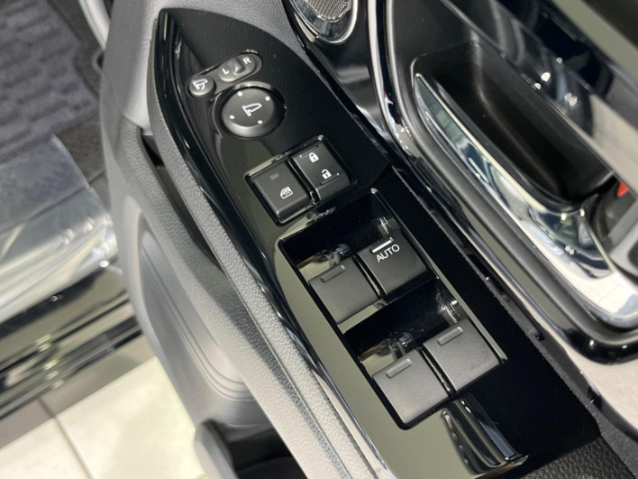 2021 Honda N-BOX CUSTOM 6BA-JF3 (UW-6a2a26a69e1dc)[23]