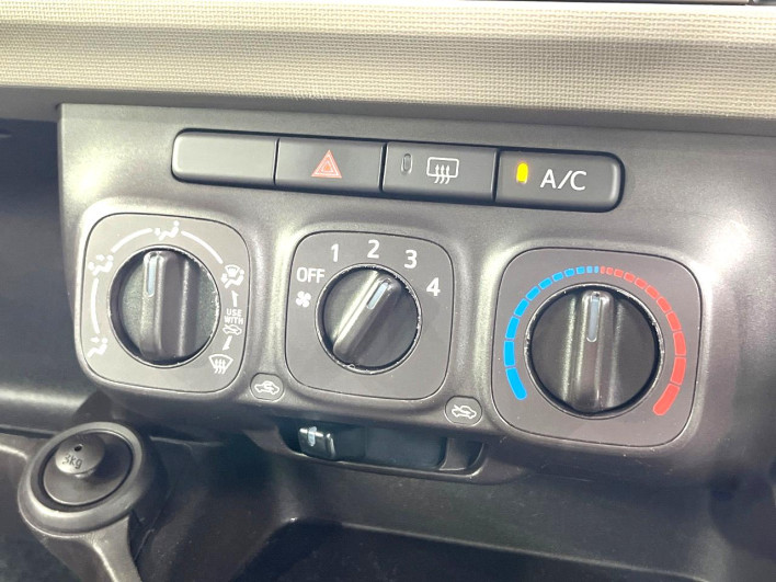2015 Toyota Passo DBA-KGC35 (UW-6a2a26cc9eb60)[16]