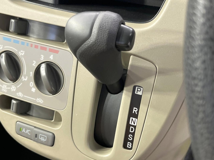 2014 Daihatsu Move DBA-LA100S (UW-6a2a26d56eeb2)[15]