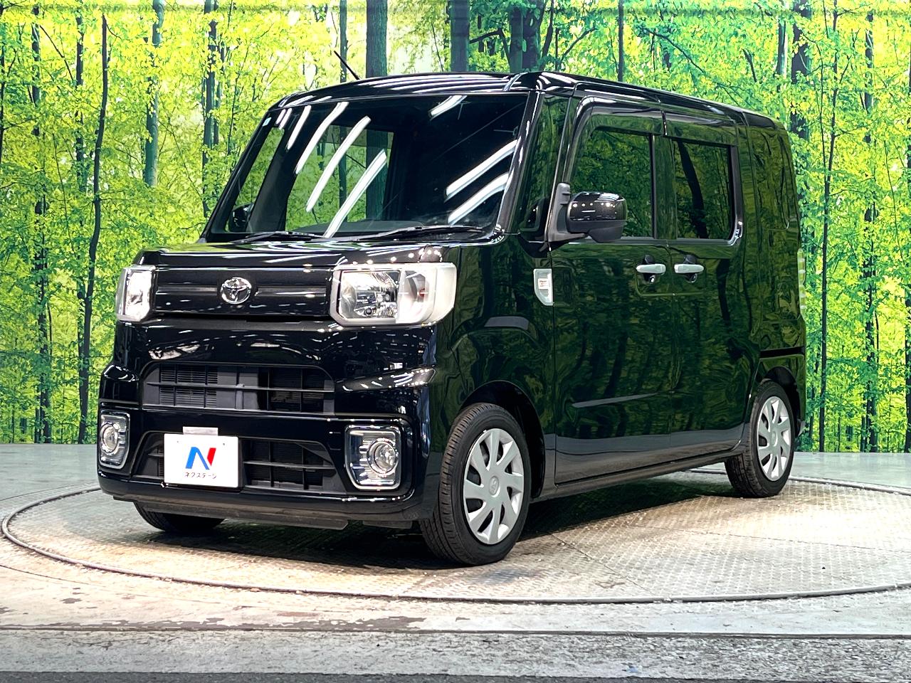 2017 Toyota Pixis Mega DBA-LA700A