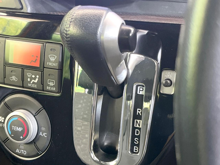 2015 Daihatsu Wake DBA-LA700S (UW-6a2a26eeda819)[29]