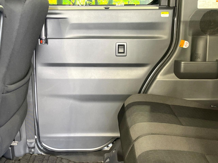 2018 Daihatsu Wake DBA-LA710S (UW-6a2a26f03cd77)[10]