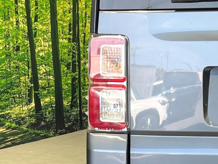 2018 Daihatsu Wake DBA-LA710S (UW-6a2a26f03cd77)[18]