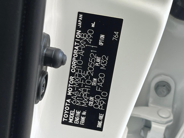 2021 Toyota Yaris 6AA-MXPH10 (UW-6a2a274a53be4)[1]