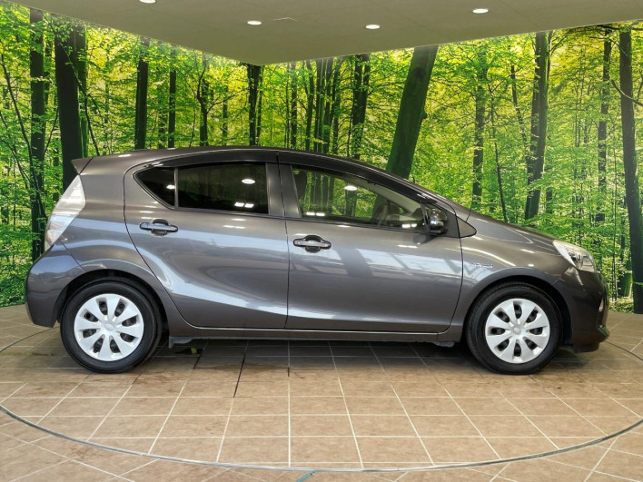 2013 Toyota Aqua DAA-NHP10 (UW-6a2a276cbec86)[19]