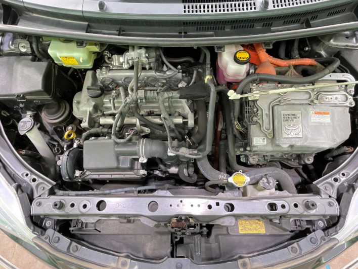 2013 Toyota Aqua DAA-NHP10 (UW-6a2a276cbec86)[4]