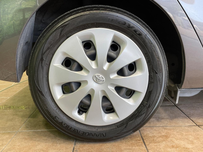 2013 Toyota Aqua DAA-NHP10 (UW-6a2a276cbec86)[23]