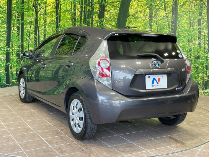 2013 Toyota Aqua DAA-NHP10 (UW-6a2a276cbec86)[16]
