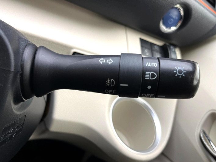2015 Toyota Sienta DAA-NHP170G (UW-6a2a2772ee74a)[15]