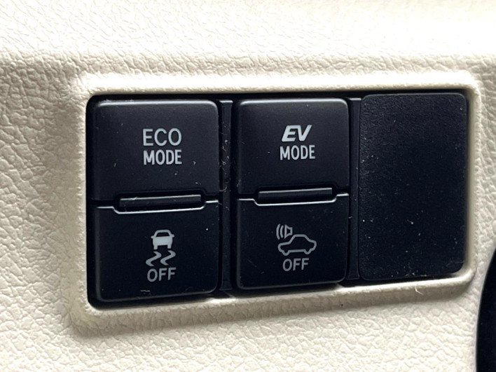 2015 Toyota Sienta DAA-NHP170G (UW-6a2a2772ee74a)[14]