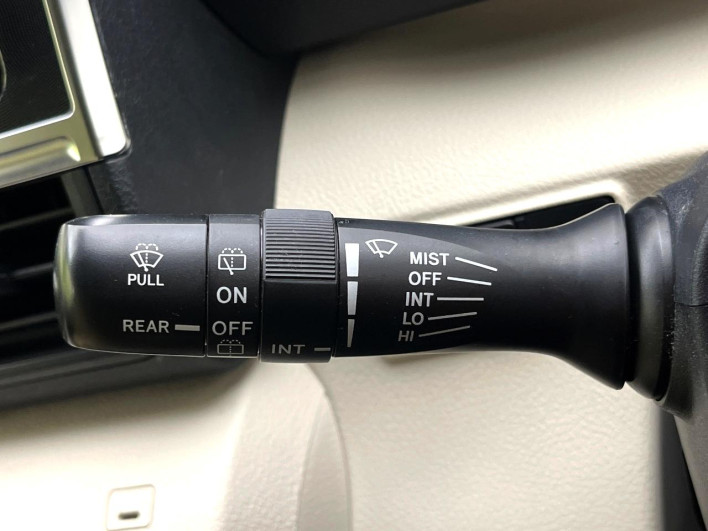 2015 Toyota Sienta DAA-NHP170G (UW-6a2a2772ee74a)[16]
