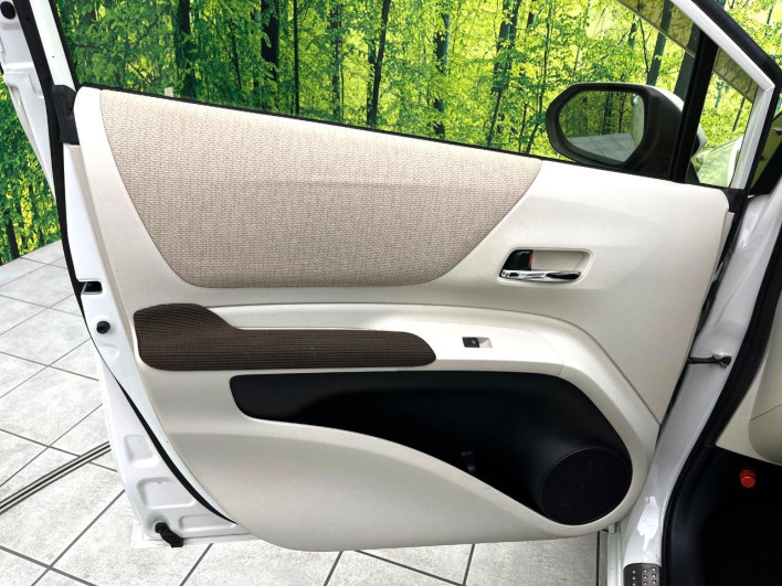 2015 Toyota Sienta DAA-NHP170G (UW-6a2a2772ee74a)[6]