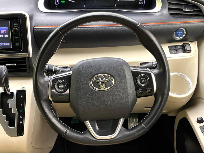 2015 Toyota Sienta DAA-NHP170G (UW-6a2a2772ee74a)[29]