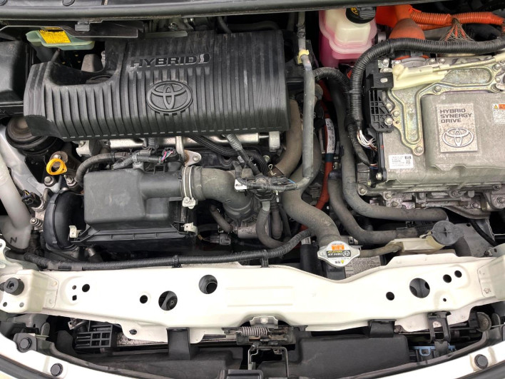2015 Toyota Sienta DAA-NHP170G (UW-6a2a2772ee74a)[4]