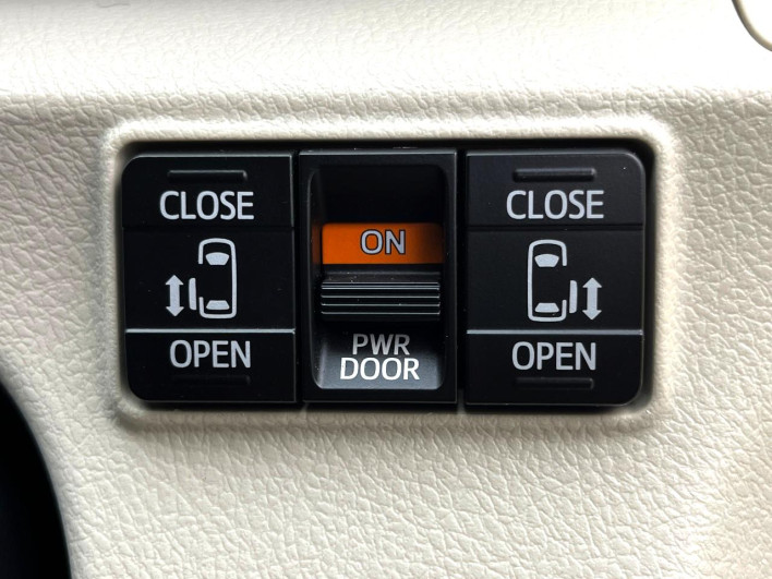 2015 Toyota Sienta DAA-NHP170G (UW-6a2a2772ee74a)[11]