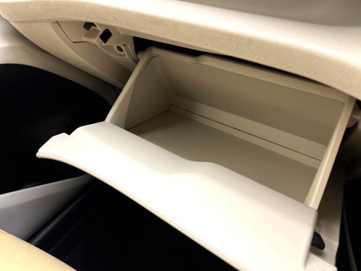 2015 Toyota Sienta DAA-NHP170G (UW-6a2a2772ee74a)[21]