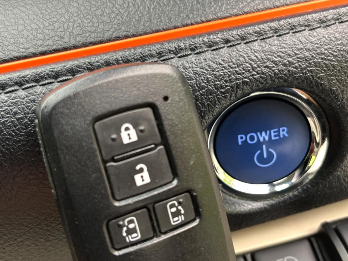 2015 Toyota Sienta DAA-NHP170G (UW-6a2a2772ee74a)[9]