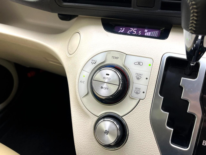 2015 Toyota Sienta DAA-NHP170G (UW-6a2a2772ee74a)[20]