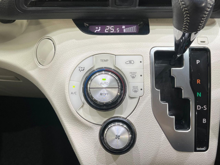 2016 Toyota Sienta DBA-NSP170G (UW-6a2a2775add12)[21]