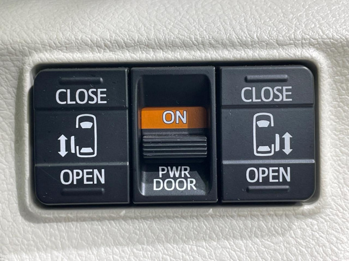 2017 Toyota Sienta DBA-NSP170G (UW-6a2a277616e31)[22]