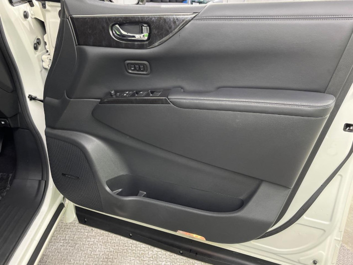 2010 Nissan Elgrand DBA-PNE52 (UW-6a2a277ea30f9)[16]