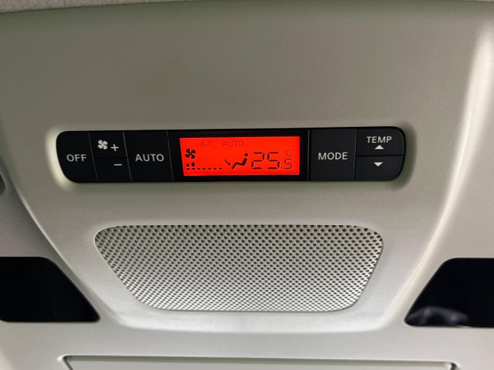 2010 Nissan Elgrand DBA-PNE52 (UW-6a2a277ea30f9)[22]