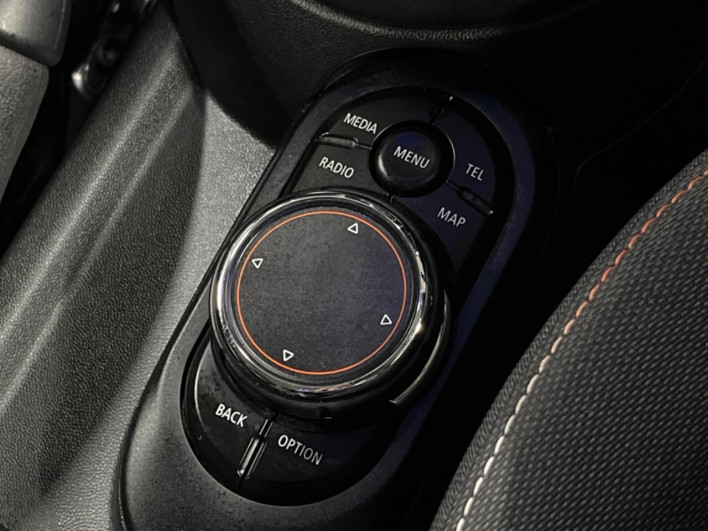 2018 Rover Mini DBA-XS15 (UW-6a2a27c22ea25)[14]