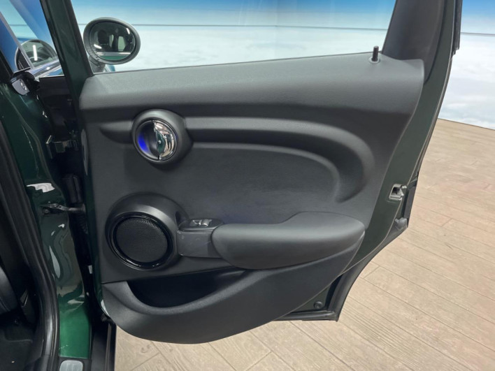 2018 Rover Mini DBA-XS15 (UW-6a2a27c22ea25)[24]