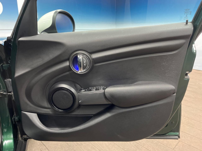 2018 Rover Mini DBA-XS15 (UW-6a2a27c22ea25)[23]
