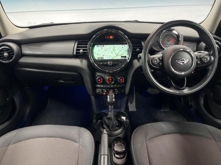 2018 Rover Mini DBA-XS15 (UW-6a2a27c22ea25)[26]
