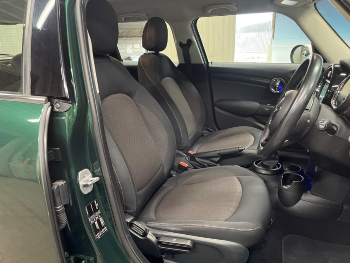2018 Rover Mini DBA-XS15 (UW-6a2a27c22ea25)[22]
