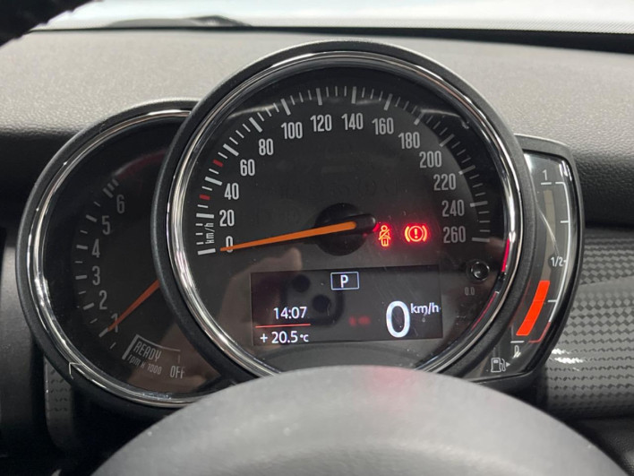 2018 Rover Mini DBA-XS15 (UW-6a2a27c22ea25)[15]