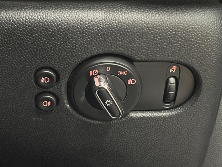 2018 Rover Mini DBA-XS15 (UW-6a2a27c22ea25)[20]