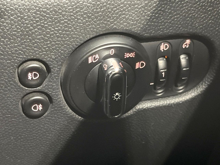 2021 Rover Mini 3DA-XY15MW (UW-6a2a27c2bbf95)[20]