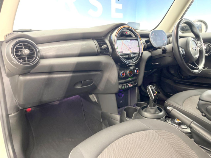 2021 Rover Mini 3DA-XY15MW (UW-6a2a27c2bbf95)[11]