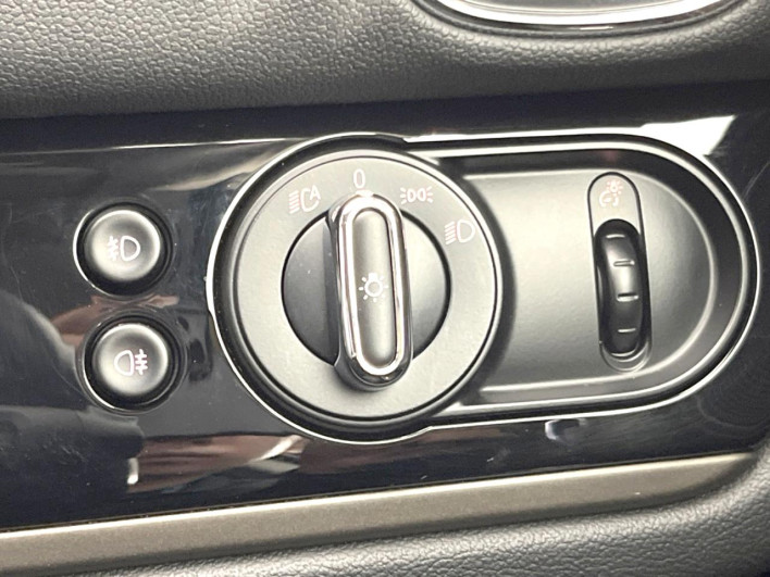 2019 Rover Mini LDA-YT20 (UW-6a2a27c2ef8b8)[23]