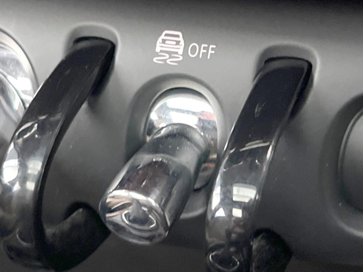 2018 Rover Mini LDA-YT20 (UW-6a2a27c386332)[16]